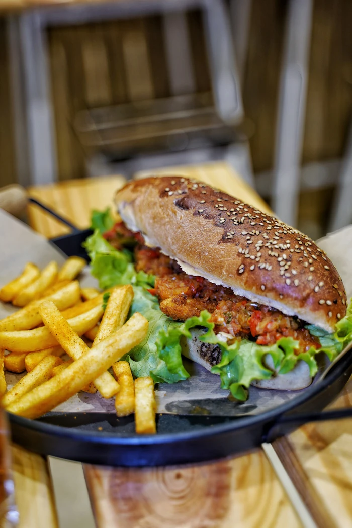 Curry Soslu Tavuk Sandviç